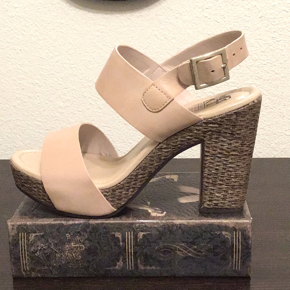 MRKT size 8, bisque Holly sandal